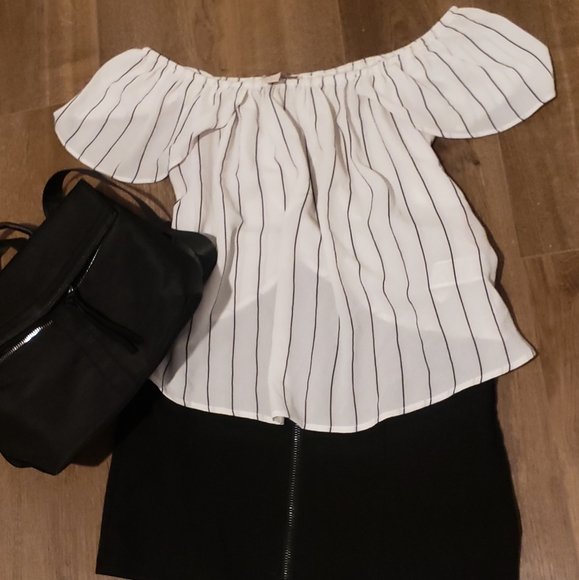 *2 for 15* Forever 21 Contemporary flowy blouse - Picture 5 of 5